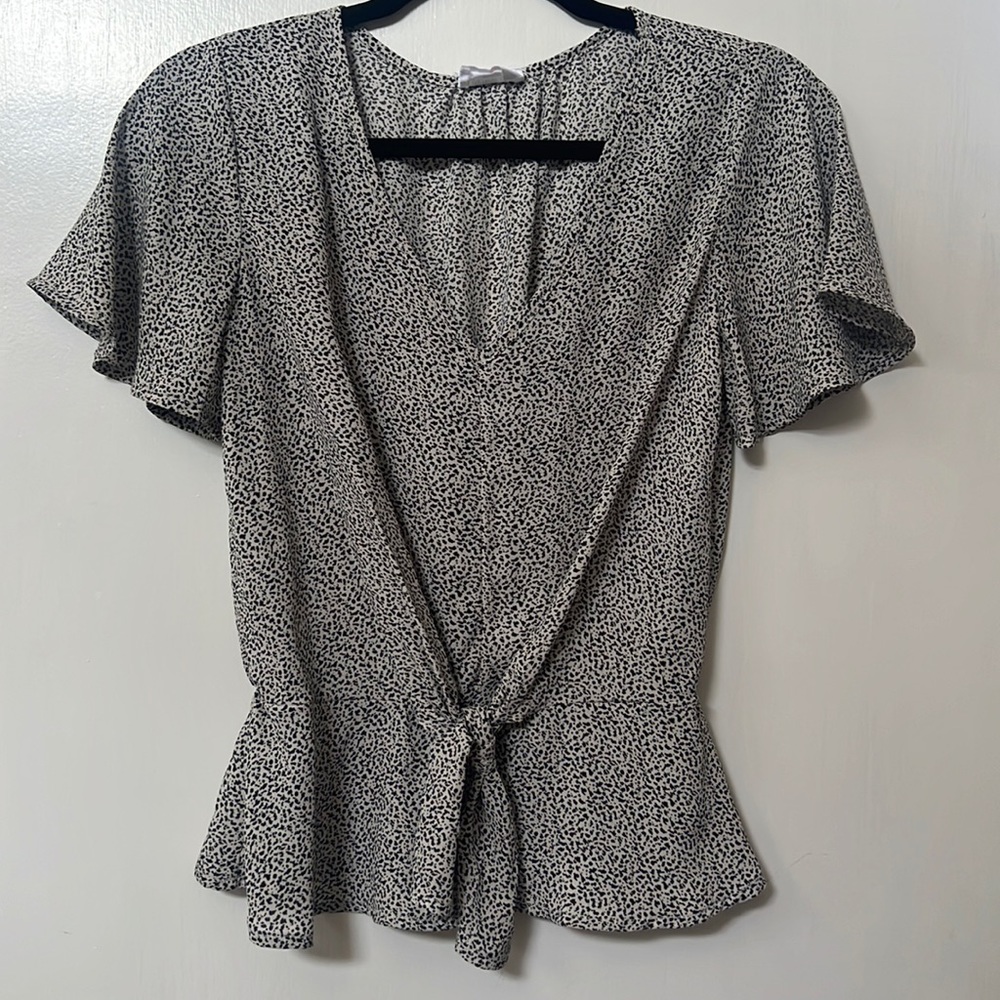 Dressy blouse with knot tie